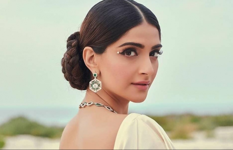 ސޯނަމް ފިލްމުތަކާ ދުރުވެ އަރާމު ދިރިއުޅުމެއްގައި