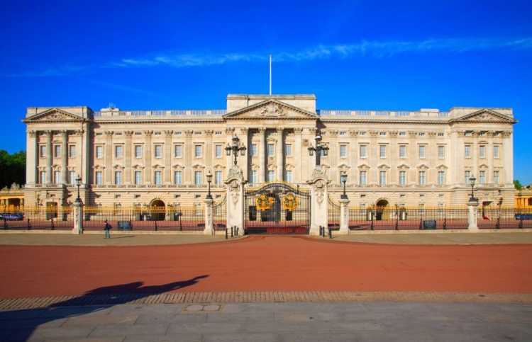 ބަކިންހަމް ޕެލަސްގެ މަރާމާތަށް 360 މިލިއަން ޕައުންޑް