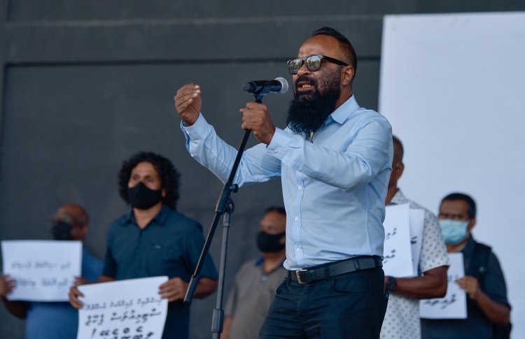 ރެސްޓޯރެންޓް ވެރިންގެ ކަންބޮޑުވުންތައް އޮއްސާލައިފި