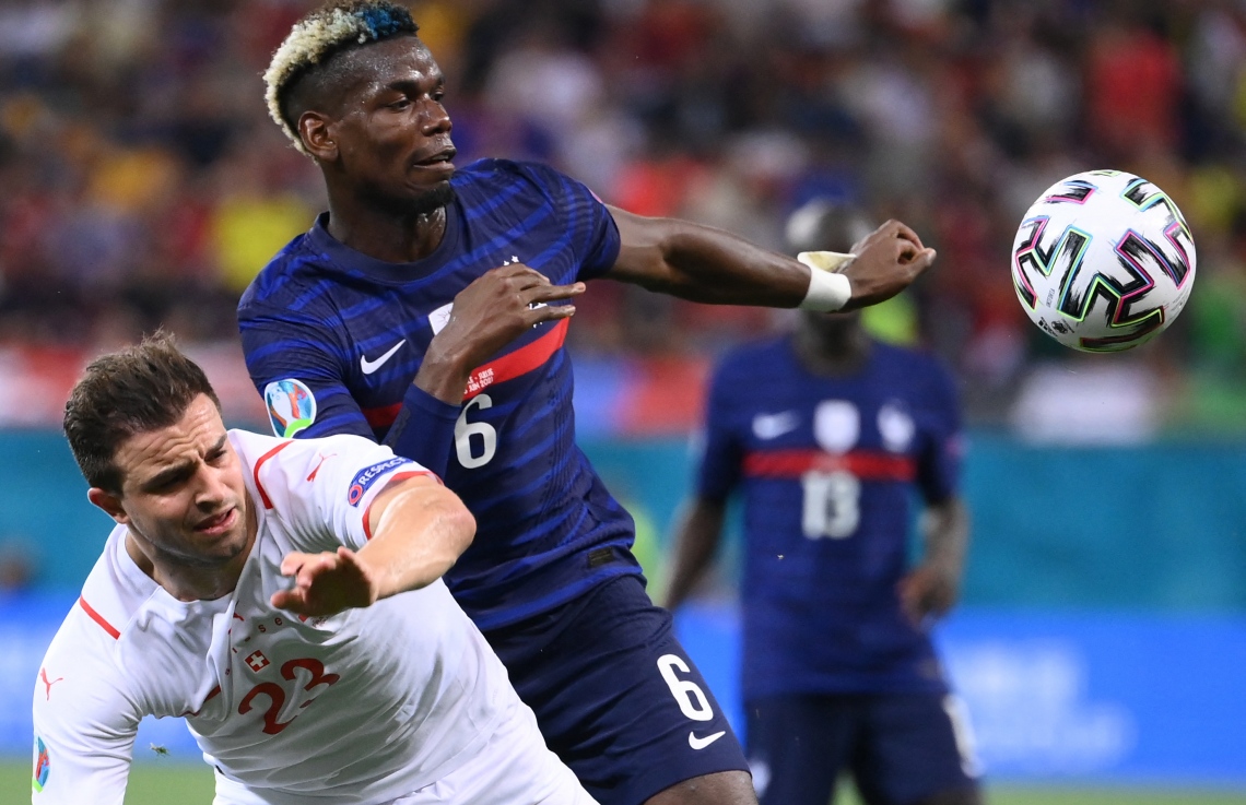 ބުކަރެސްޓް - ޖޫން 28، 2021: ސްވިޒަލެންޑާ ދެކޮޅަށް ކުޅުނު ޔޫރޯ 2020 ދެވަނަ ބުރުގެ މެޗުގައި ފްރާންސްގެ މިޑްފީލްޑަރު ޕޮގްބާ ބޮލުން ބޯޅައިގައި ޖަހަނީ: މެޗުގެ ފުރިހަމަ ވަގުތާއި އިތުރު ވަގުތު 3-3 އިން އެއްވަރުވުމުން ނަތީޖާ ނެރެން ޖެހި ޕެނަލްޓީގައި 5-4 އިން ބަލިވެ ފްރާންސް ކެޓީ އެމްބާޕޭގެ ޕެނަލްޓީ ނާކާމިޔާބުވުމުން. --ފޮޓޯ:އޭއެފްޕީ