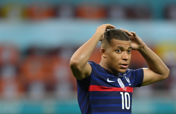 ޗެމްޕިއަން ފްރާންސާއި އެމްބާޕޭ އެންމެ އުހުން ވެއްޓުން