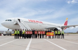 Crew of the maiden flight of Iberia to Maldives, takes a photo with MACL staff: Photo: MACL
