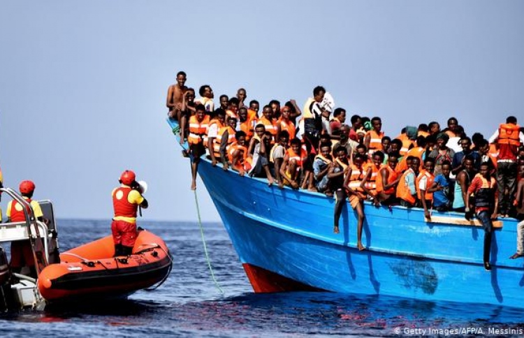 ރެފިއުޖީން ދަތުރުކުރި ބޯޓެއް ފެތި 43 މީހުން ގެއްލި