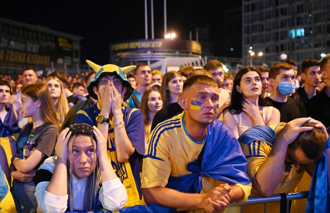 ރޯމް - ޖުލައި 4، 2020: ޔޫރޯ ކުއާޓަ ފައިނަލްގައި އިންގްލެންޑާ ދެކޮޅަށް ކުޅުނު މެޗުގައި ޔުކްރޭންގެ ސަޕޯޓަރުން: ސެމީ ފައިނަލްގައި އިންގްލެންޑް ކުޅެން ޖެހޭނީ ޑެންމާކްއާ. --ފޮޓޯ:އޭއެފްޕީ