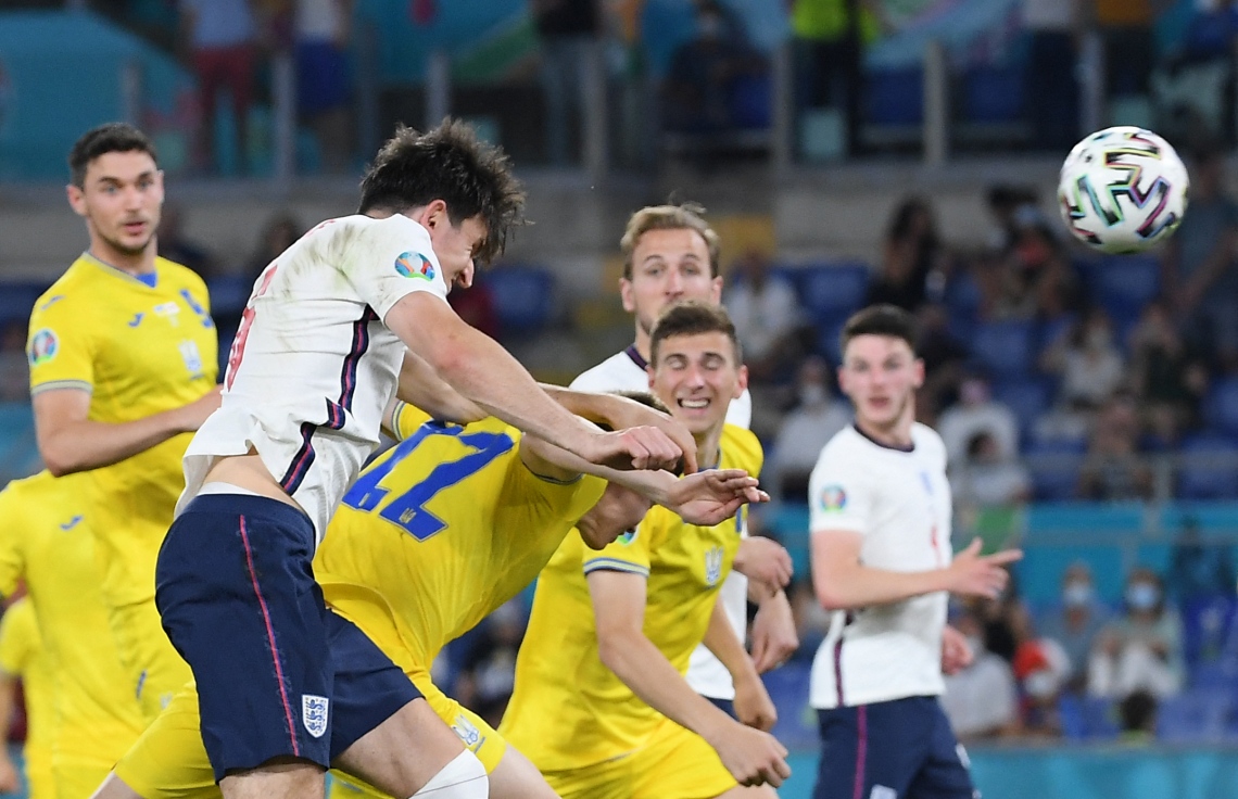 ރޯމް - ޖުލައި 4، 2020: ޔޫރޯ ކުއާޓަ ފައިނަލްގައި އިންގްލެންޑުގެ ޑިފެންޑަރު ހެރީ މެގުއާ ބޮލުން ގޯލަށް ޖަހަނީ: ސެމީ ފައިނަލްގައި އިންގްލެންޑް ކުޅެން ޖެހޭނީ ޑެންމާކްއާ. --ފޮޓޯ:އޭއެފްޕީ