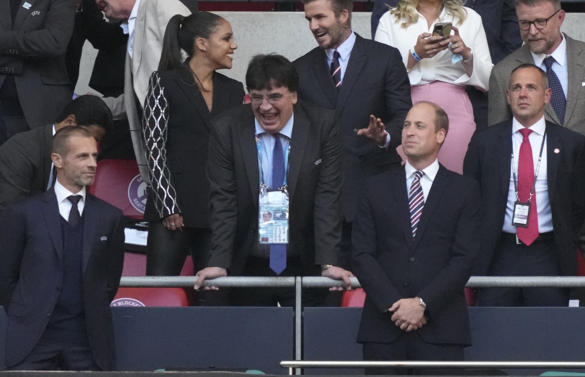 ލަންޑަން - ޖުލައި 7، 2021: ޔޫރޯ ސެމީ ފައިނަލްގައި ޑެންމާކާ ދެކޮޅަށް އިންގްލެންޑް ކުޅުނު މެޗުގައި ޔުއެފާގެ ރައީސް ކެފެރިން (ވ) ޕްރިންސް ވިލިއަމް (ކ) އަދި ޑޭވިޑް ބެކަމް. --ފޮޓޯ:އޭއެފްޕީ