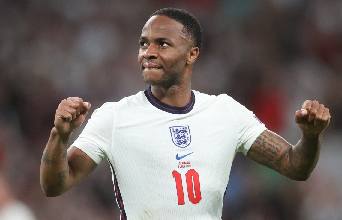 ލަންޑަން - ޖުލައި 7، 2021: ޔޫރޯ ސެމީ ފައިނަލްގައި ޑެންމާކު ކޮޅަށް ލަނޑު ޖެހުމަށް ފަހު އިންގްލެންޑުގެ ފޯވާޑް ސްޓާލިން އުފާފާޅު ކުރަނީ: ފައިނަލްގައި އިންގްލެންޑާ ބައްދަލު ކުރާނީ އިޓަލީ. --ފޮޓޯ:އޭއެފްޕީ