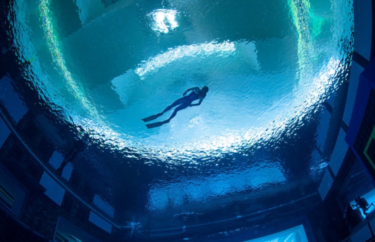 އެންމެ ފުން ޕޫލް ދުބާއީގައި؛ 196 ފޫޓު