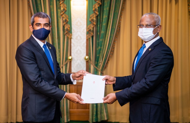 ނިޔާޒީ، އޮޑިޓަ ޖެނެރަލްގެ މަގާމުގެ ހުވާކުރައްވައިފި