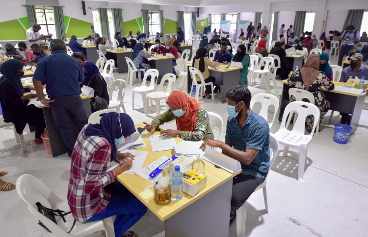 ހައްލު ނުލިބިގެން، ފްލެޓް ލިބުނު މީހުން މަގުމައްޗަށް