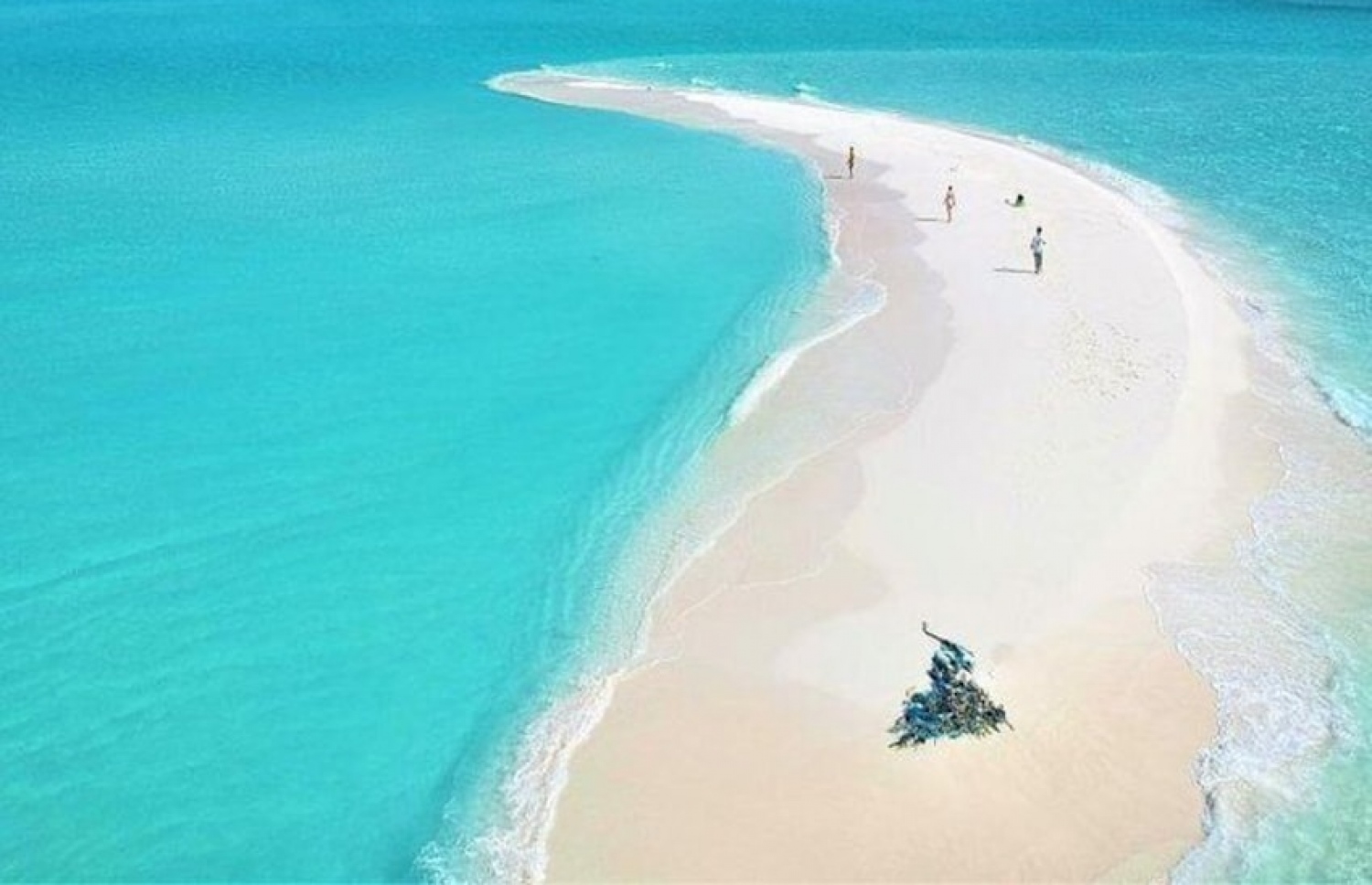 ހިންމަފުށި ކައިރީގައި އޮންނަ ފިނޮޅެއް-- ފޮޓޯ: ޓްރެވަލޯސިޓީ