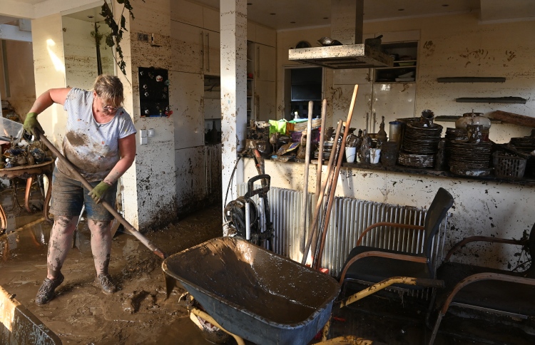 ހުޅަނގު ޔޫރަޕްގެ ފެންބޮޑުވުމުގައި 180 މަރު