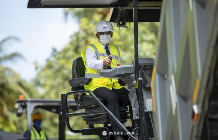 ހަނިމާދޫގެ މަގުތަކުގައި ތާރުއެޅުމުގެ މަސައްކަތް ފަށައިފި