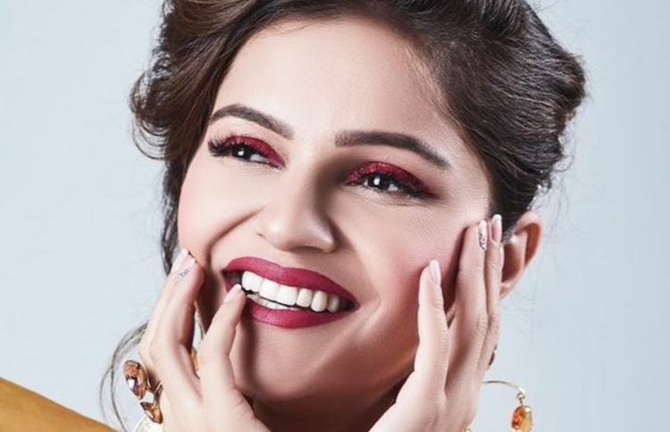 ޓީވީ ބަތަލާ ރުބީނާ ވެސް ބޮލީވުޑަށް