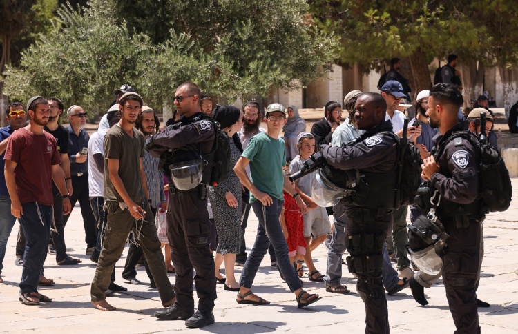 އިޒްރޭލު ސިފައިން އަގްސާ މިސްކިތަށް އަރައިގެންފި