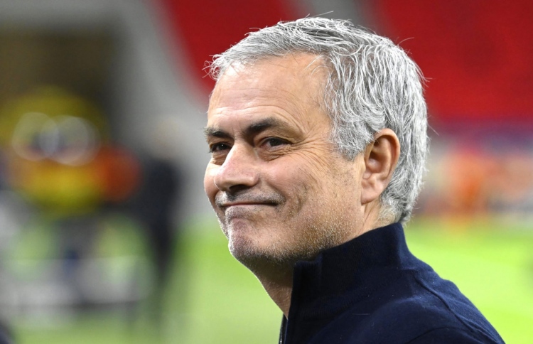 އެންމެ އަވަހަށް ވަޒީފާ ގެއްލޭނެ ކޯޗަކީ މޮރީނިއޯ: ރޮސީ