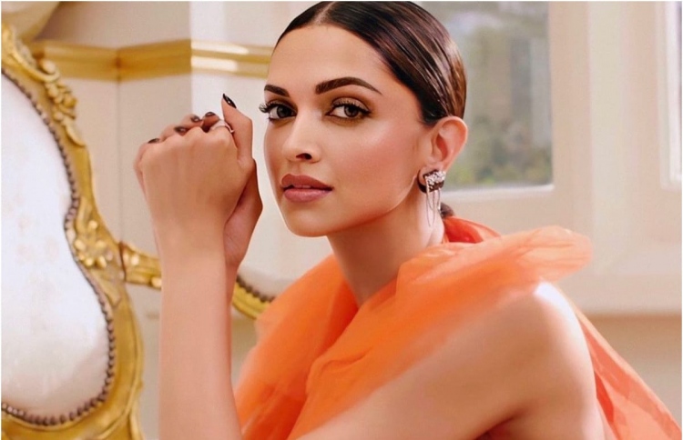 ބޮލީވުޑްގެ ޚަބަރުތައް ކުރުކޮށް