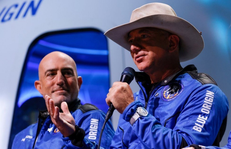 ހަނދަށް ދާ އުޅަނދަށް ބްލޫ އޮރިޖިނުން އާ ހުށަހެޅުމެއް