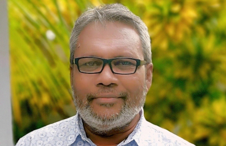 އީސަގެ ޑައިރެކްޝަނުން ފަސް ހޮވުމެއް