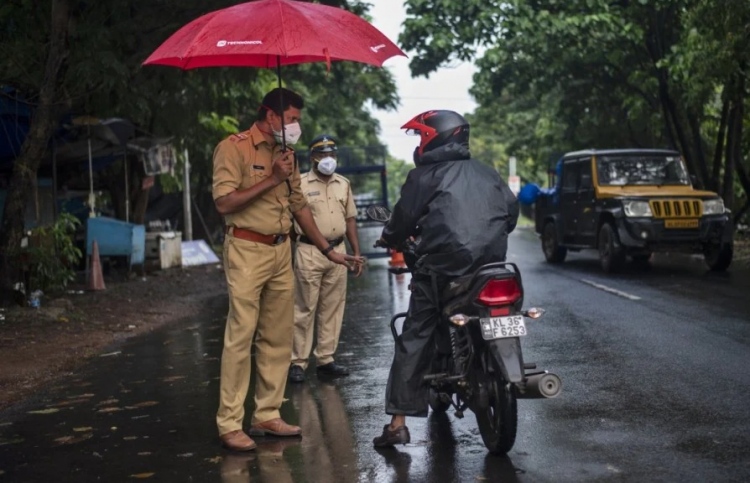 ހާލަތު ގޯސްވުމުން ކެރެލާ ދެ ދުވަހަށް ލޮކްޑައުންކުރަނީ