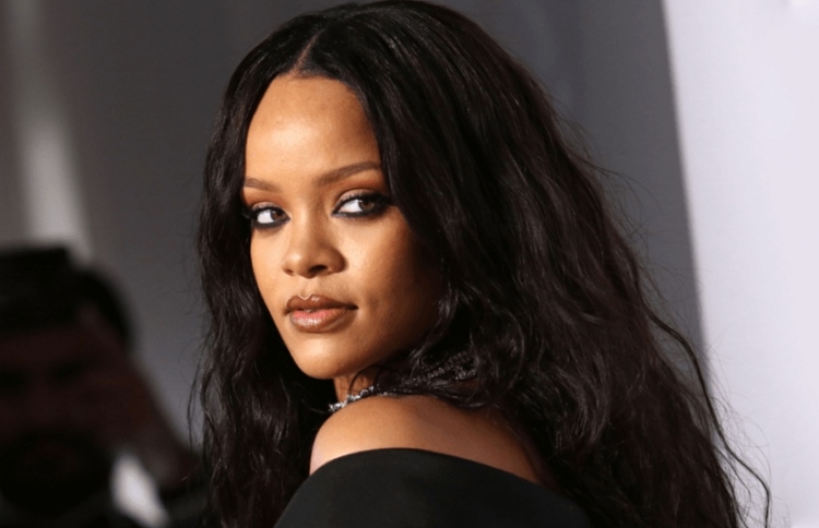 ރިއާނާ "ފެންޓީ" ގެ ދަށުން ސެންޓު އުފައްދަނީ