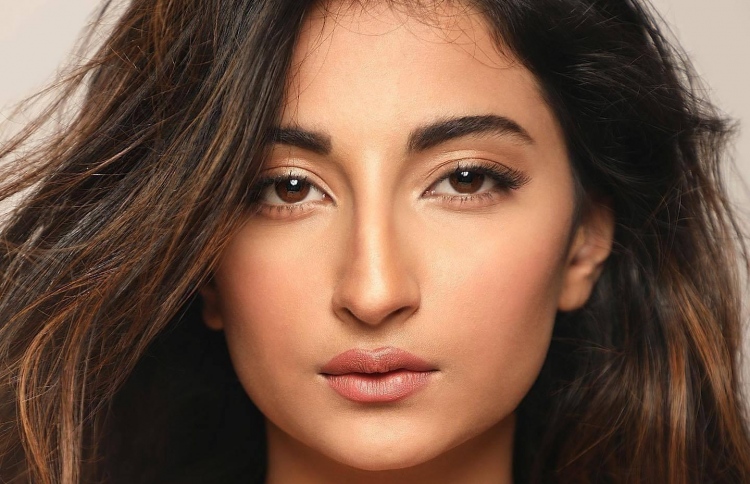 ބޮލީވުޑްގެ ޚަބަރުތައް ކުރުކޮށް