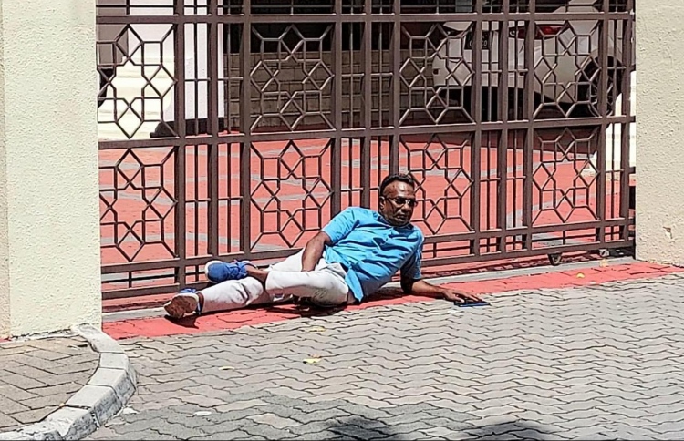 ޖާބިރު މަޖިލިސް އިދާރާގެ ދޮރުމަތީގައި އޮށޯވެ!