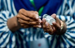 (FILE) Health worker preparing to inoculate someone using the AstraZeneca vaccine: PCR negative tests will have to be presented to CSC every two weeks if they are not vaccinated  — Photo: Nishan Ali/ Mihaaru
