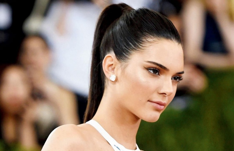 ފޮޓޯޝޫޓަކަށް ވަގުތު ނުދީގެން ކެންޑަލްއަށް ދައުވާކޮށްފި