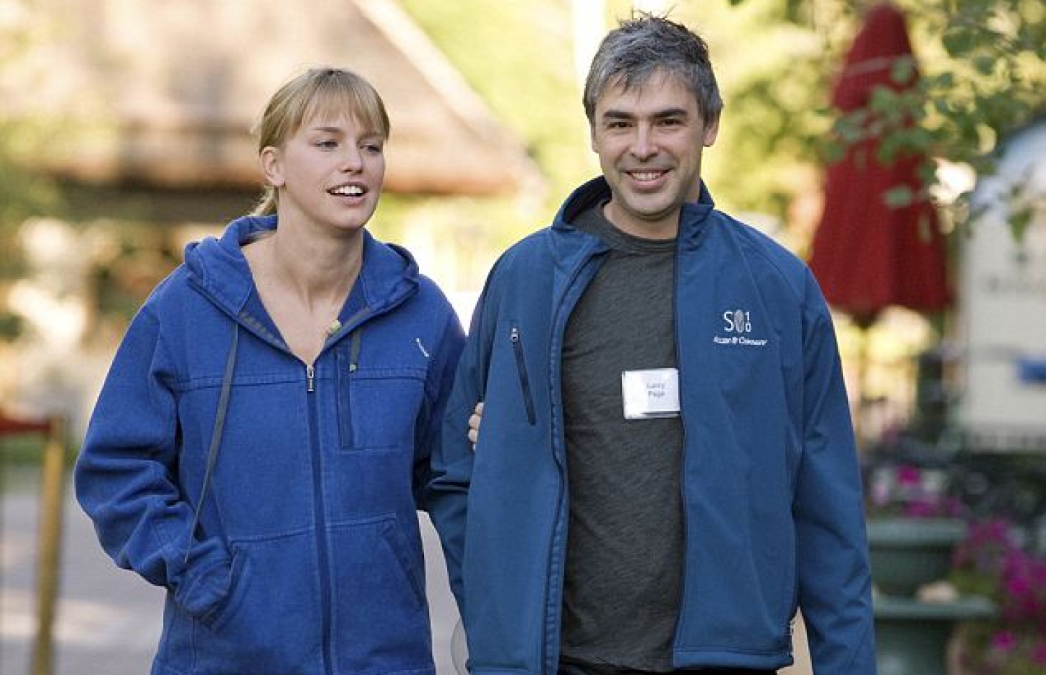 ޕޭޖާއި އަންހެނުން ލުސިންޑާ ސައުތުވޯތު.