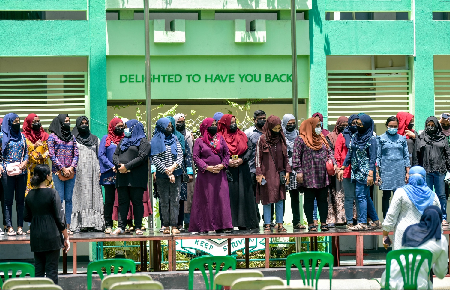 ސްކޫލު ޓީޗަރުންތަކެއް ދިވެހި ޓީޗަރުންގެ ތެރޭގައި ވެސް ފެންވަރު ދަށް ޓީޗަރުން އުޅޭ ކަމަށް ތައުލީމީ ދާއިރާގެ ބޭފުޅުން ވެސް ގަބޫލު ކުރޭ--. ފޮޓޯ: ނިޝާން އަލީ/މިހާރު