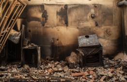 This photograph shows the inside of a burnt house following a wildfire in the village of Kastri on Evia (Euboea) island, on August 10, 2021. - Nearly 900 firefighters, reinforced overnight with fresh arrivals from abroad, were deployed on the country's second largest island as major towns and resorts remained under threat from a fire that has been burning for eight days -- Photo: Angelos Tzortzinis/ AFP