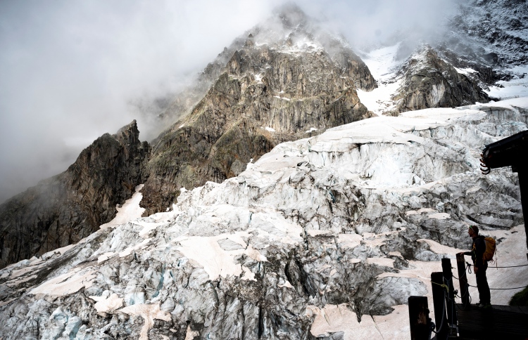 ކާބަން ޑައިއޮކްސައިޑް އާދަޔާ ޚިލާފަށް މައްޗަށް