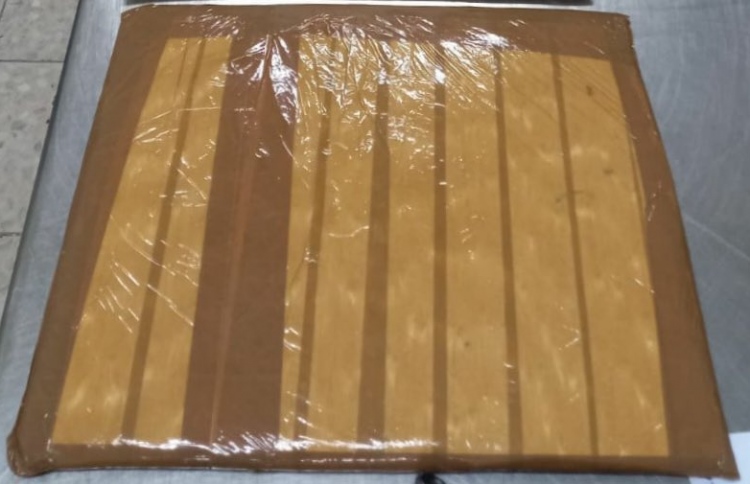 ރާއްޖެ އައި މީހެއްގެ އަތުގައި 15 މިލިއަންގެ ޑްރަގް