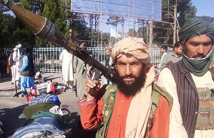 ތާލިބާނުން ކާބުލް އަށް ވަންނަން ފަށައިފި