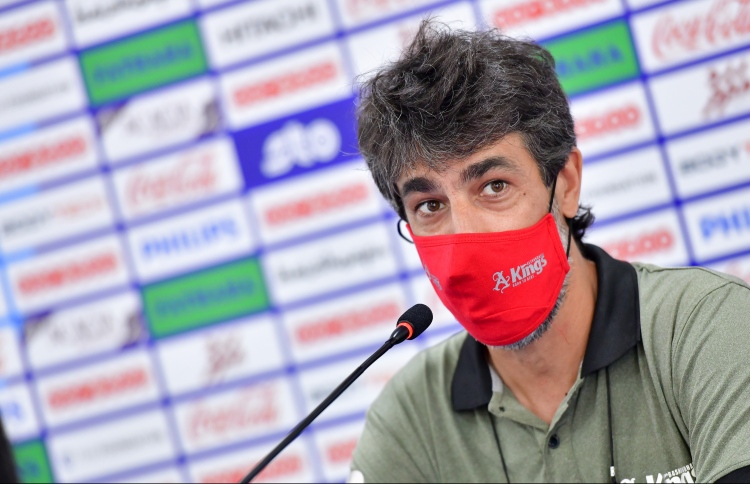 އޮސްކާގެ ލޯބި ދިވެހިންނަށްޓަކައި ބަންޑުން ކޮށްލައިފި