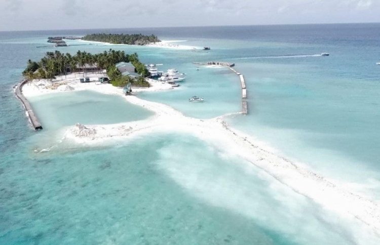 ވެލިގަނޑު ރިސޯޓު ހިއްކުން މަޑުޖައްސައިލަން އަންގައިފި