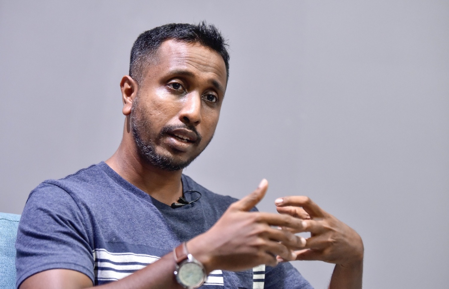 ރާއްޖޭގެ ހަމައެކަނި ދިވެހި އޮންކޮލޮޖިސްޓު ޑރ. މުހައްމަދު އަމްރު "މެދު ސަފުހާ" އަށް އިންޓަވިއު ދެއްވަނީ -- ފޮޓޯ: ނިޝާން އަލީ/މިހާރު