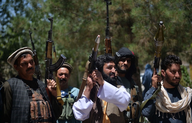 އަފްގާނިސްތާނުގެ އިންގިލާބު: ރާއްޖެ ފާރަވެރިވާންޖެހޭ!