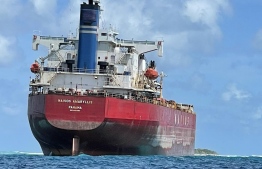 Navio Amaryllis run aground in Kaafu Atoll: the bulk carrier rang aground due to engine failure -- Photo: MNDF