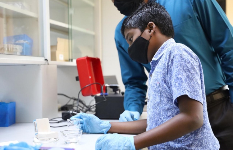 ކެމިސްޓްރީން އޭ ސްޓާ ހޯދި 10 އަހަރުގެ ތަރި