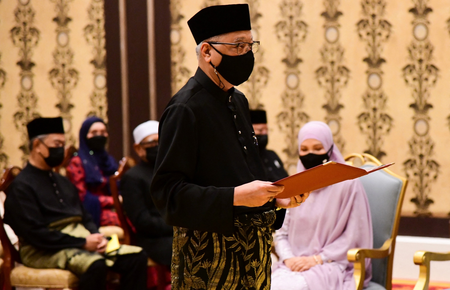 މެލޭޝިއާގެ އާ ބޮޑުވަޒީރު މަގާމުގެ ހުވާ މިއަދު ކުރައްވަނީ. --ފޮޓޯ:އޭއެފްޕީ