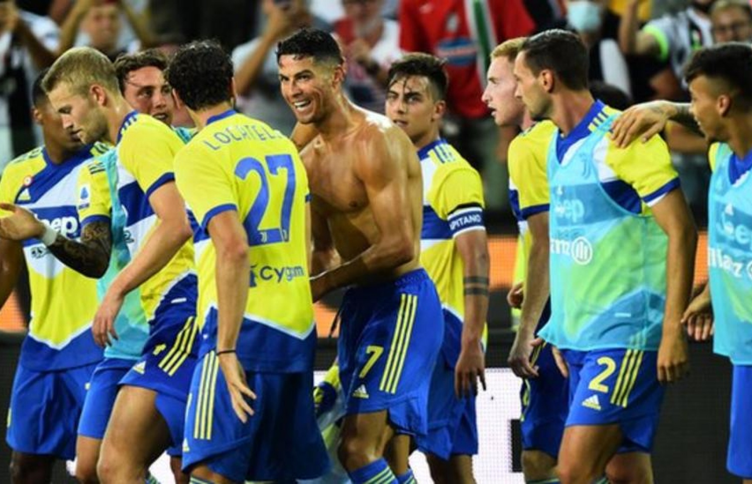 ރޮންލްޑޯ ލަނޑު ޖެހުމަށް ފަހު އުފާފާޅު ކުރުމުގެ ގޮތުން ޖޮޒީ ބާލައިގެން --- ފޮޓޯ: ގެޓީ އިމޭޖަސް