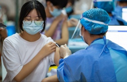 This photo taken on August 21, 2021 shows a high school student receiving the Sinovac Covid-19 vaccine in Nanjing in China's eastern Jiangsu province -- Photo: STR / AFP