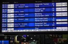 An info screen announces cancelled departures at the main railway station in Frankfurt am Main, western Germany, on August 23, 2021 during a strike called by the German train drivers union (GDL)  -- Photo: Armando Babani/ AFP
