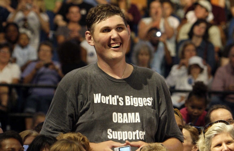 އެމެރިކާގެ އެންމެ ދިގު ފިރިހެނާ މަރުވެއްޖެ