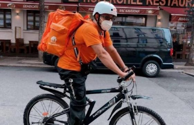 އަފްޣާނުގެ ކުރީގެ ވަޒީރު ޖާމަނީގައި ޕިއްޒާ ޑެލިވަރީގައި