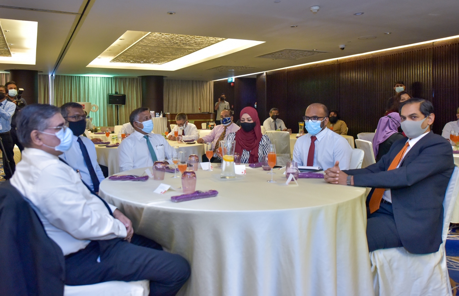 ވިލިމާލެ ބްރިޖް އެއްބަސްވުމުގައި ސޮއިކުރުމަށް މިއަދު ބޭއްވި ރަސްމިއްޔާތުގެ ތެރެއިން.---ފޮޓޯ: އަހުމަދު އަވްޝަން/މިހާރު