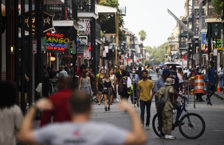 ބާރުގަދަ އައިޑާ ތޫފާން އެމެރިކާ އަށް އަރަނީ