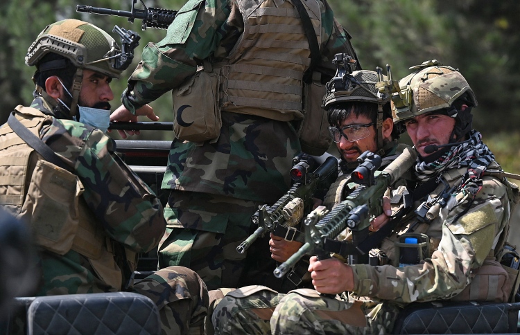 ހުޅަނގުން ތަމްރީން ކުރި ސިފައިން ތާލިބާނުގައި